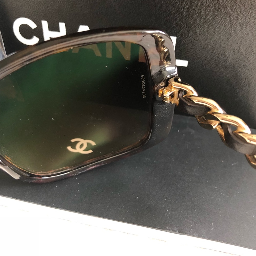 Oversized Chanel Sunglasses - Picture 3 of 8